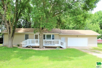 215 W Dakota St, Jefferson, SD 57038