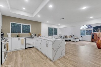 402 W Avenida de Las Flores, Thousand Oaks, CA 91360