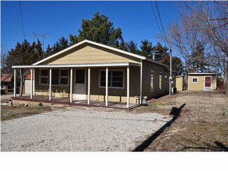 8 Random Rd, Marion, KS 66861