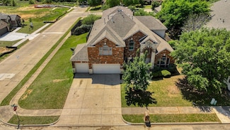 1432 Meadowlakes Dr, Azle, TX 76020
