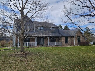 5557 Old Field Rd, Long Grove, IL 60047