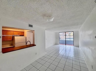 9678 Fontainebleau Blvd Unit 111, Miami, FL 33172
