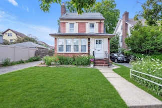 4360 Auburndale Ln, Flushing, NY 11358