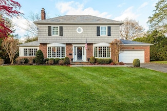 47 Whistler Rd, Manhasset, NY 11030