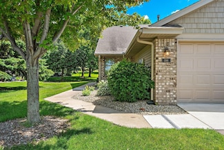 1566 Antler Point, Saint Paul, MN 55122