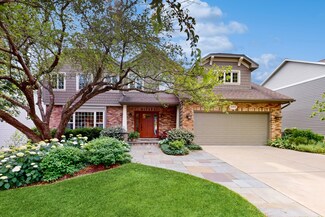 2261 Remington Dr, Naperville, IL 60565