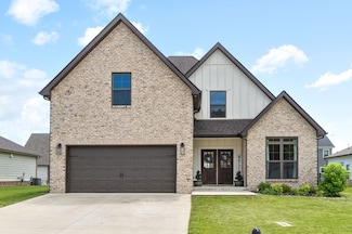 831 Jersey Dr, Clarksville, TN 37043