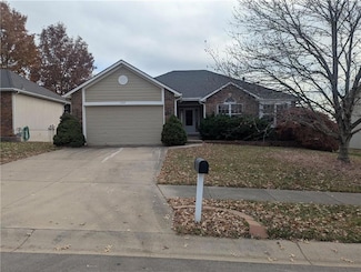 1105 NW Sawgrass Dr, Grain Valley, MO 64029