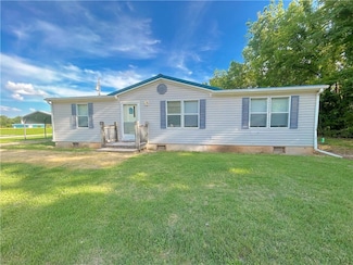 122 Fairway Dr, Mound City, KS 66056