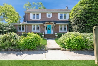 4 Cayuga Ave, East Northport, NY 11731