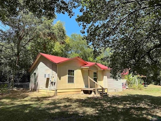 1005 Pine St, Daingerfield, TX 75638