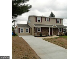 76 Huckleberry Ln, Levittown, PA 19055