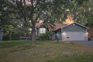 1356 Granite Ln N, Saint Paul, MN 55128