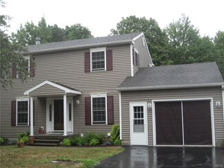 6 Hillcrest Dr, Oswego, NY 13126