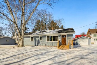 224 S Main St, Columbus, WI 53925