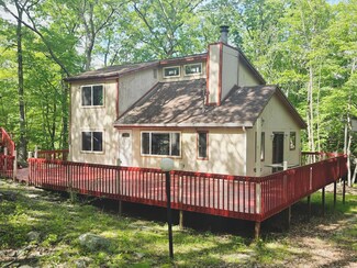 146 Clifton Dr, Bushkill, PA 18324