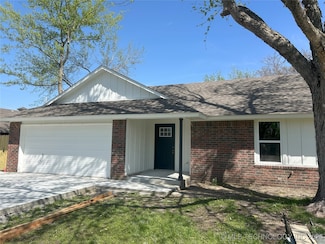 310 Alton Ave, Oologah, OK 74053
