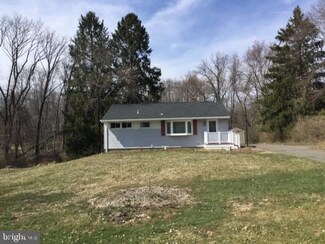 17 Circle Dr N, Lambertville, NJ 08530