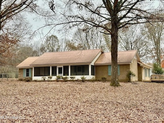 1488 Hugh Taylor Rd, Senatobia, MS 38668