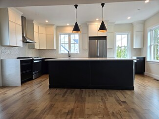 #2 Woodbury Reserve Unit 2, Portsmouth, NH 03801