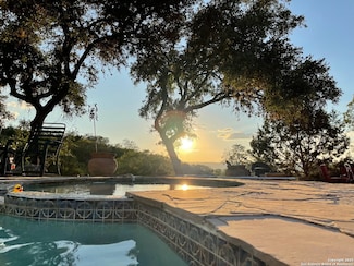 1839 Thanksgiving Rd, Utopia, TX 78884