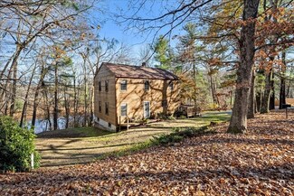 705 Oxford St S, Auburn, MA 01501