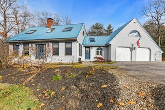 4 Westview Dr, Raymond, ME 04071