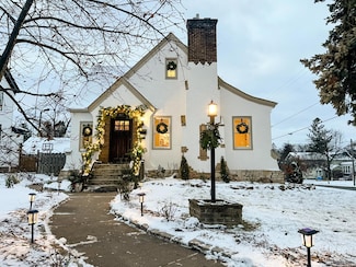 617 6th St, Hudson, WI 54016