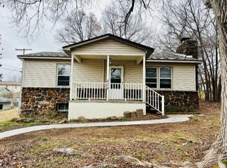 414 E Glenview Place, Neosho, MO 64850