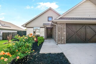 401 N Montague St, Pilot Point, TX 76258