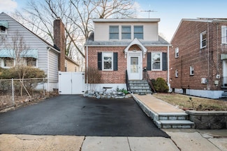 112 Hart Ave, Yonkers, NY 10704