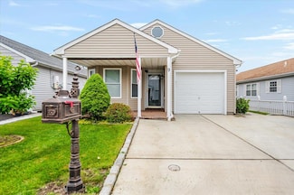 9 Orange Tree Ct, Manorville, NY 11949