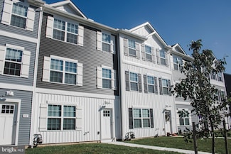 33 Deatrick Dr, Gettysburg, PA 17325