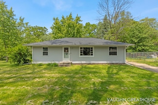 121 Elm Ln, Holland, MI 49424