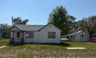 112 N Walnut St, Ewing, NE 68735