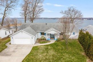 1608 Collier Dr W, Whitehall, MI 49461