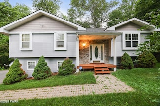 3122 Sparrow Ct, East Stroudsburg, PA 18302