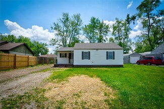 2015 W Leafland Ave, Decatur, IL 62522