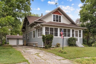 56 North Ave, Central City, IA 52214