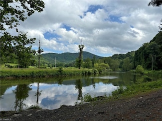 144 Flint River Dr, Crumpler, NC 28617