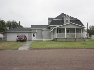 411 W 3rd St, Oakley, KS 67748