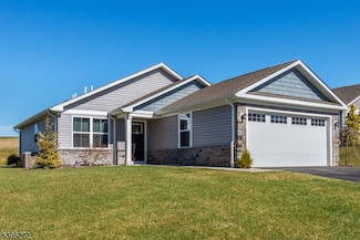 60 Coventry Rd, Hamburg, NJ 07419