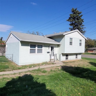 2822 Wedgewood Rd, Des Moines, IA 50317