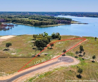 571 Lakewood Ln, Honey Grove, TX 75446