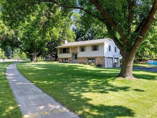 13103 Parkwood Dr, Burnsville, MN 55337