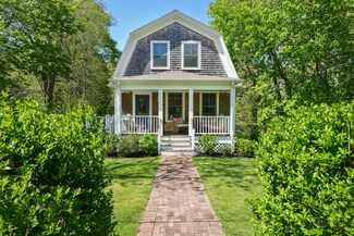 40 Lake St, Cotuit, MA 02635