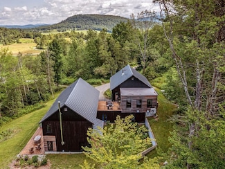 60 Wolf Ln, Richmond, VT 05477