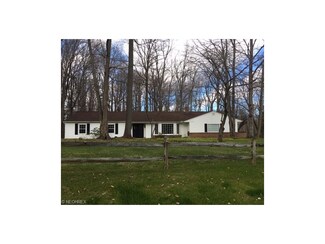 6827 Thornapple Dr, Gates Mills, OH 44040