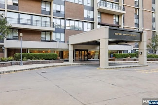 1 Horizon Rd Unit PH1, Fort Lee, NJ 07024