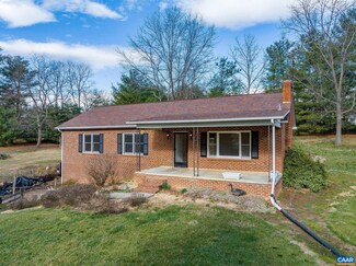 49 Chestnut Ridge Rd, Staunton, VA 24401